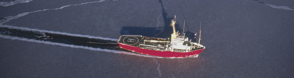 Research vessel towing seismic airguns